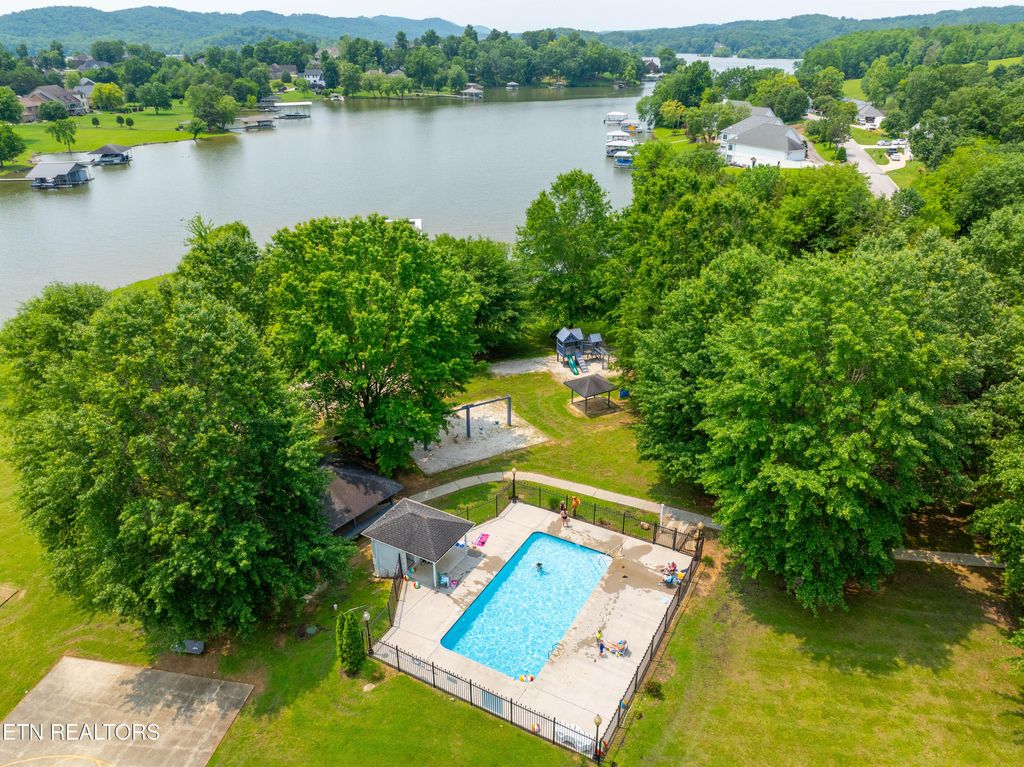 Photo of 128 Harbour View Way, Kingston, TN 37763 (MLS # 1302681)