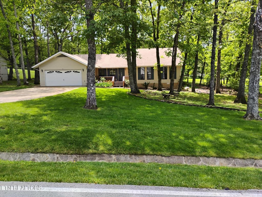 Photo of 107 Howard Terrace, Crossville, TN 38558 (MLS # 1300001)