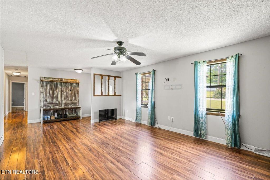 Photo of 211 Evans Rd, Jacksboro, TN 37757 (MLS # 1314369)