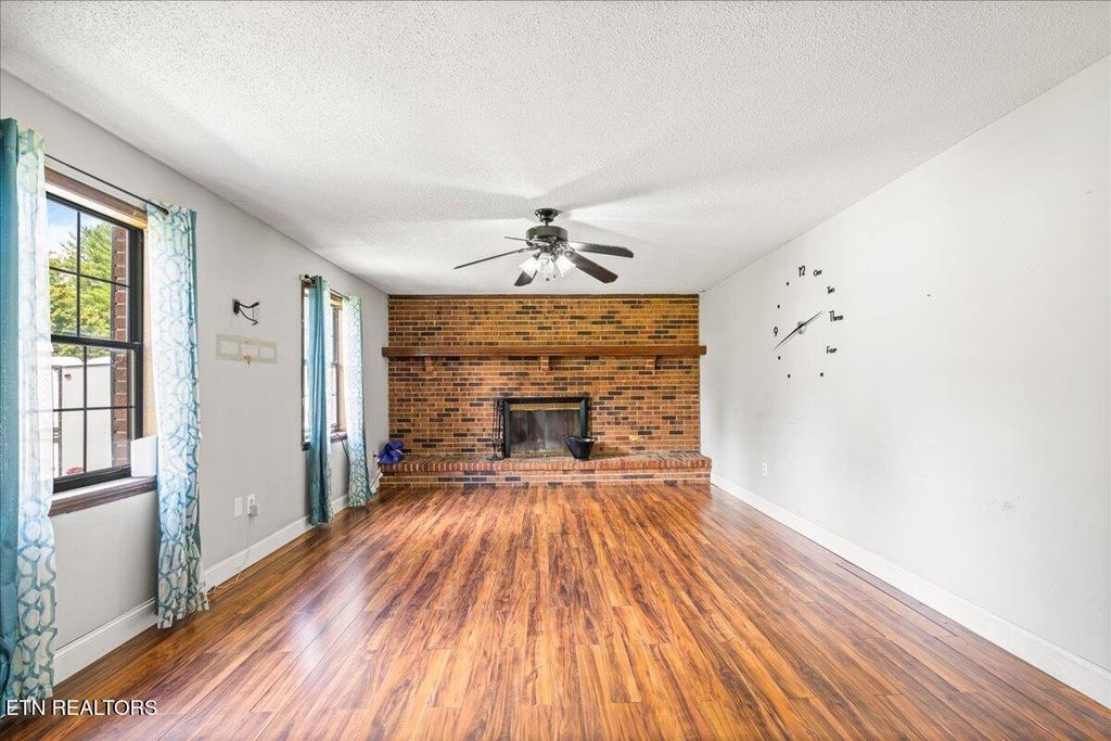 Photo of 211 Evans Rd, Jacksboro, TN 37757 (MLS # 1314369)