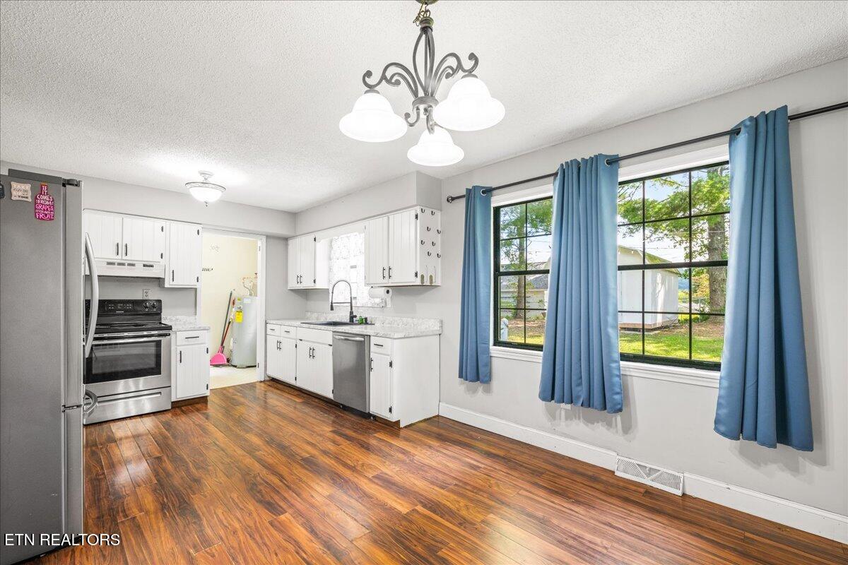 211 Evans Rd