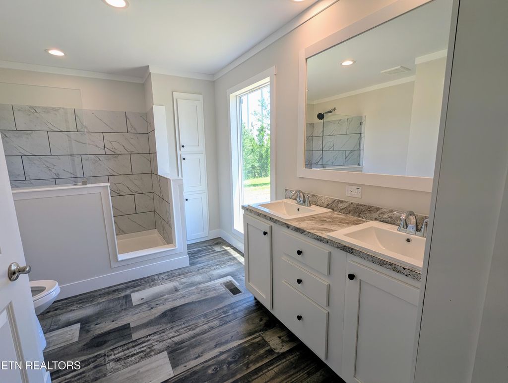 Photo of 141 Hill Loop Rd Loop, Madisonville, TN 37354 (MLS # 1302270)