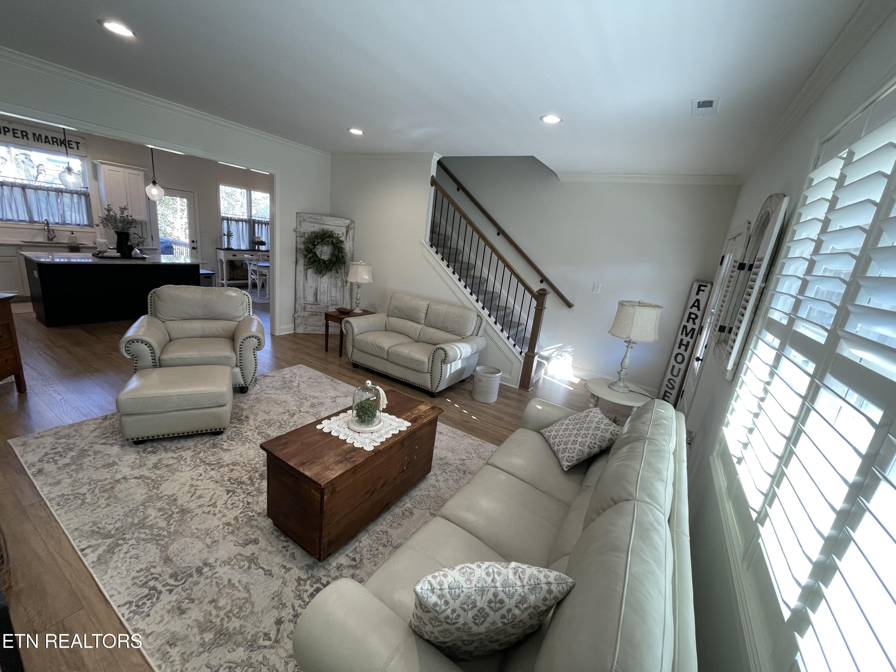 1204 Emerald Forest Ln Lane