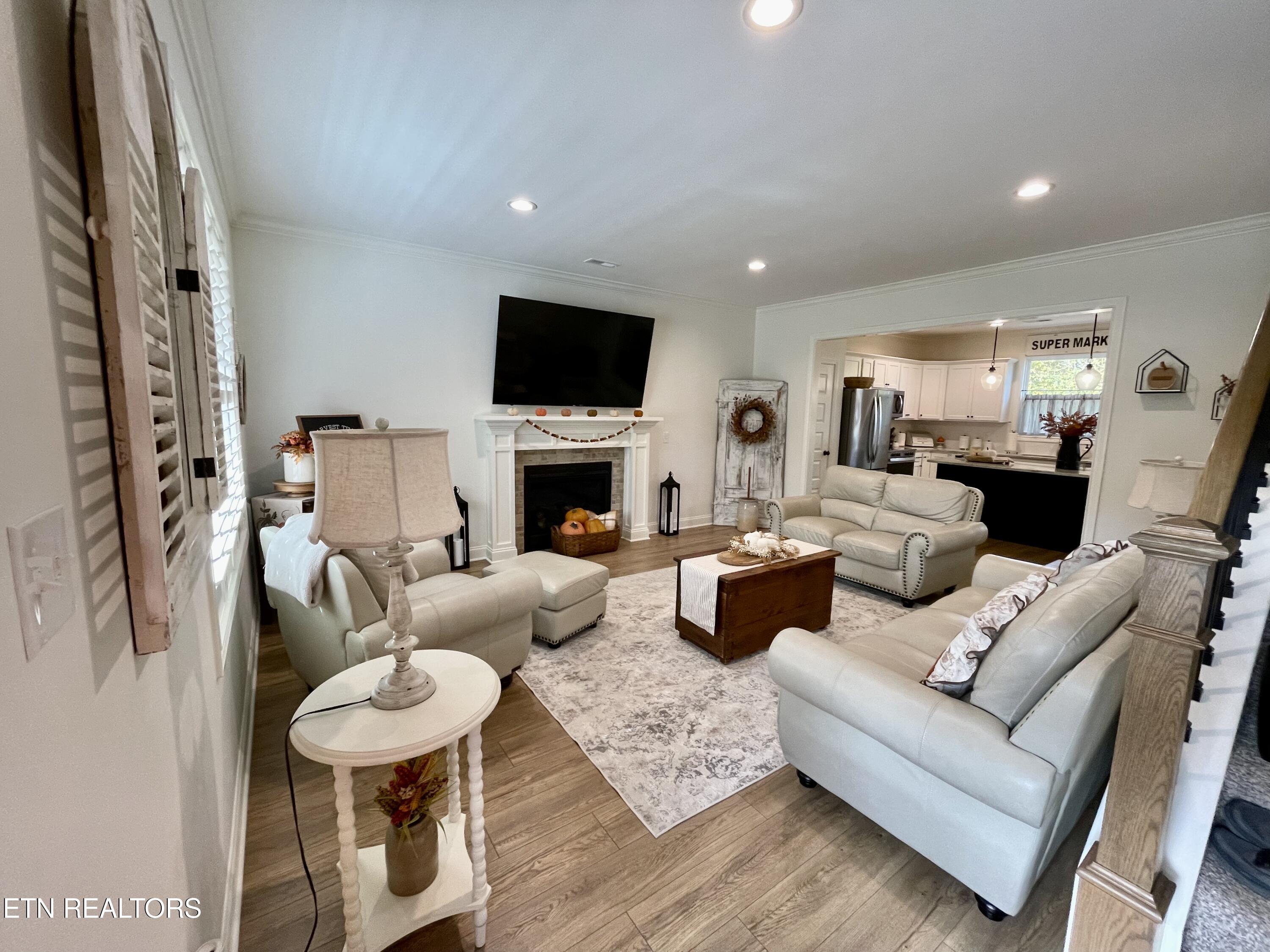 1204 Emerald Forest Ln Lane