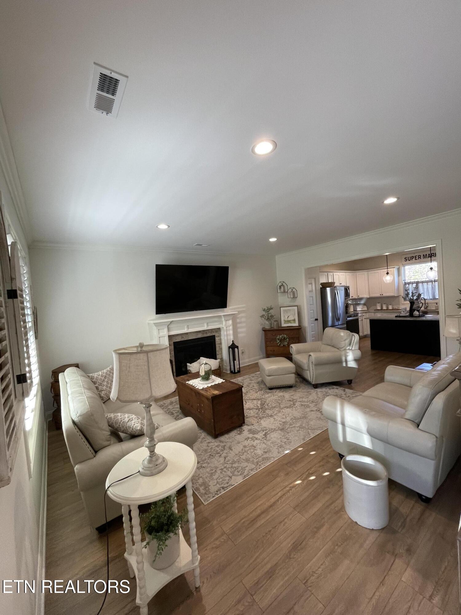 1204 Emerald Forest Ln Lane