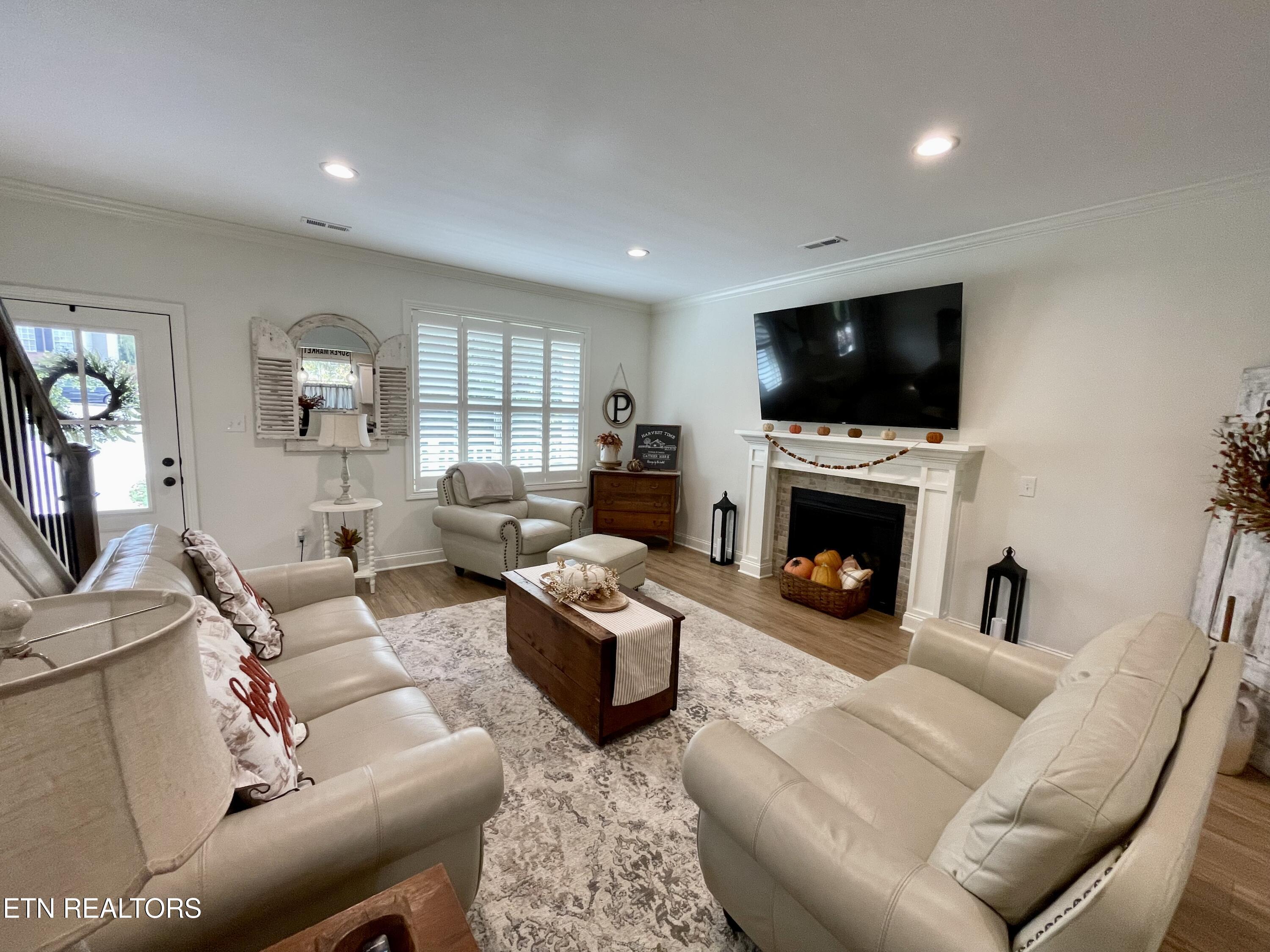 1204 Emerald Forest Ln Lane