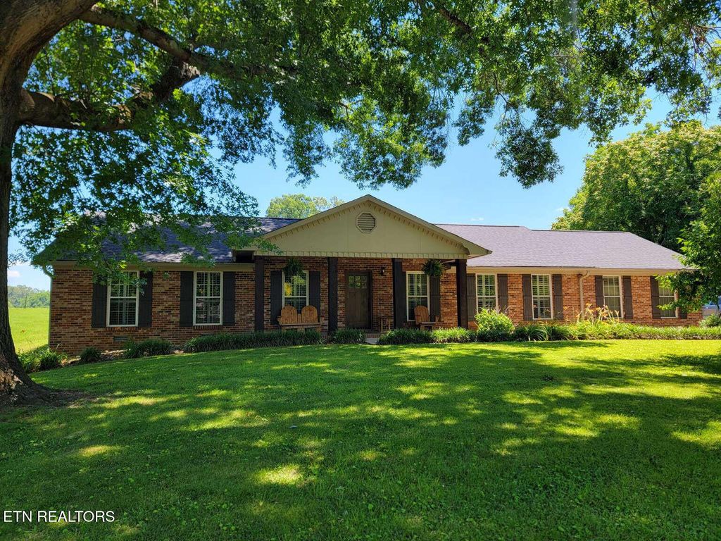 Photo of 2128 Buckingham Circle, Maryville, TN 37803 (MLS # 1345703)