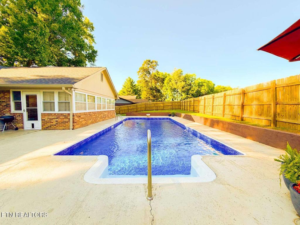 Photo of 2128 Buckingham Circle, Maryville, TN 37803 (MLS # 1345703)