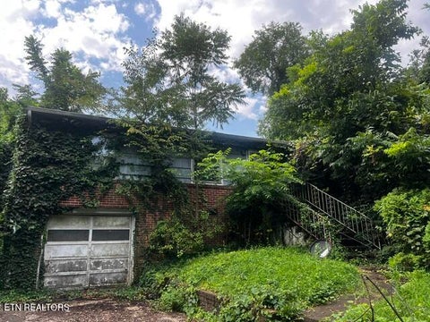 Photo of 2404 Victoria St, Knoxville, TN 37915 (MLS # 1349760)