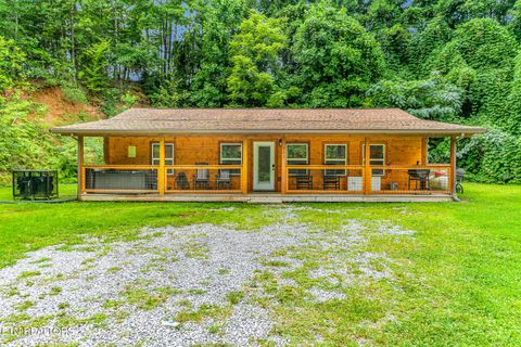 Photo of 903 Johns Branch Rd, Gatlinburg, TN 37738 (MLS # 1335101)