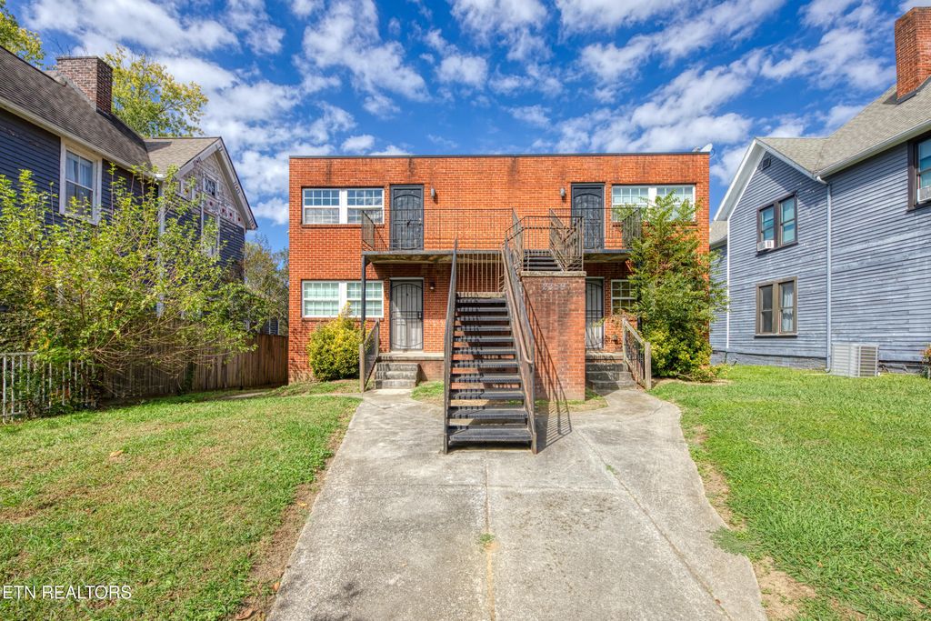 Photo of 2359 E 5th Avenue Ave, Knoxville, TN 37917 (MLS # 1318556)