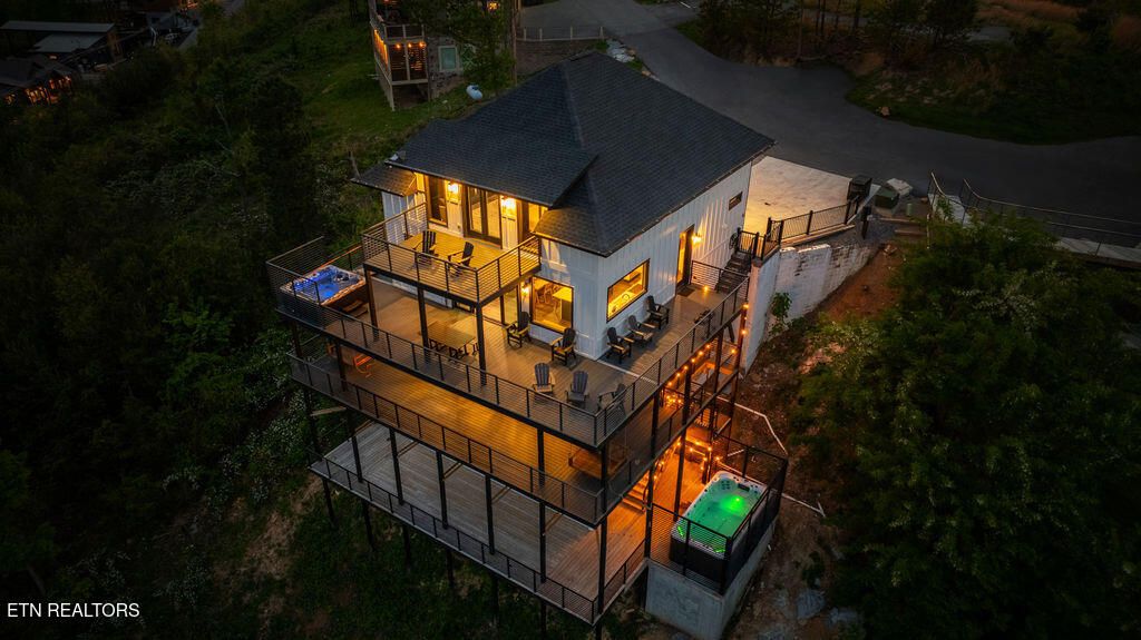 Photo of 922 Piney Butt Way, Gatlinburg, TN 37738 (MLS # 1328415)