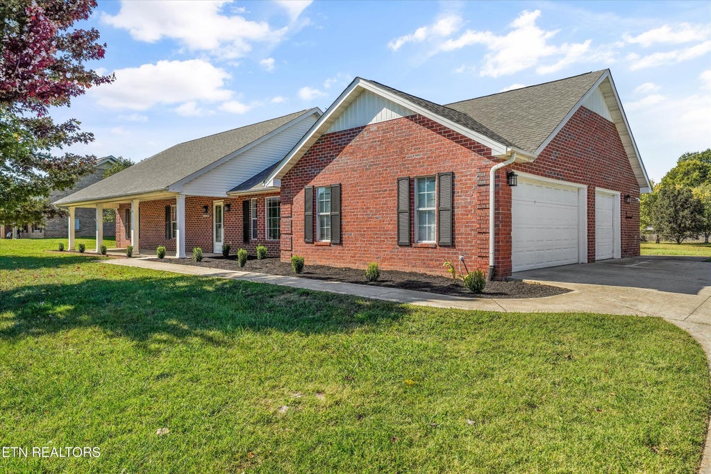 Photo of 2339 Sir Edward Lane, Maryville, TN 37803 (MLS # 1359953)