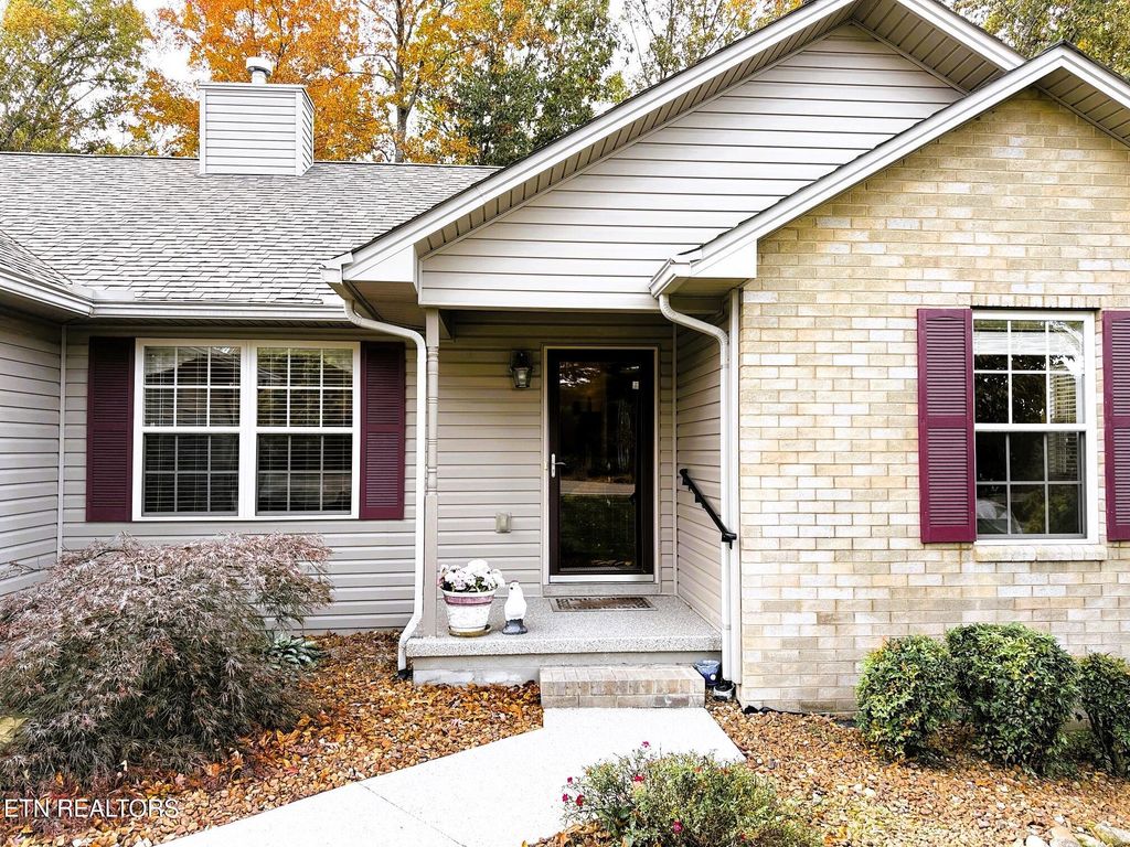 Photo of 204 Lakeview Drive, Crossville, TN 38558 (MLS # 1319995)