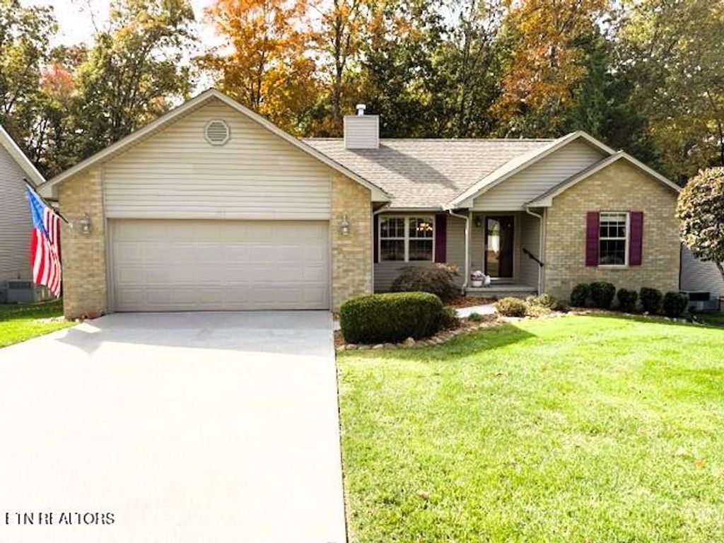 Photo of 204 Lakeview Drive, Crossville, TN 38558 (MLS # 1319995)