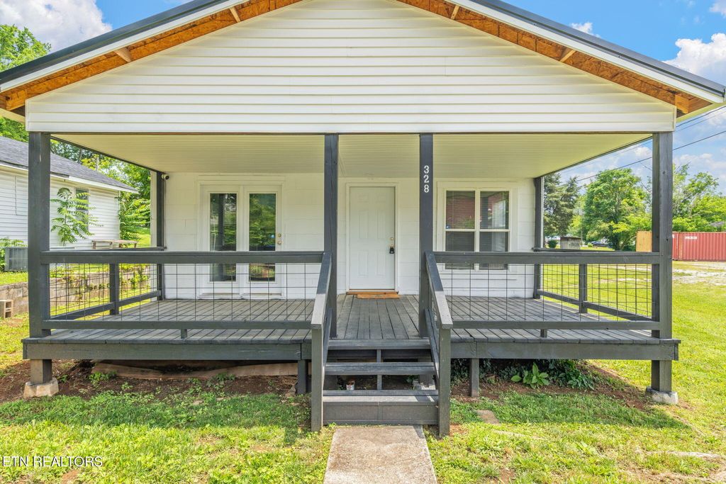Photo of 328 N Chamberlain Ave, Rockwood, TN 37854 (MLS # 1304309)