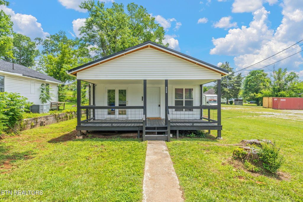 Photo of 328 N Chamberlain Ave, Rockwood, TN 37854 (MLS # 1304309)