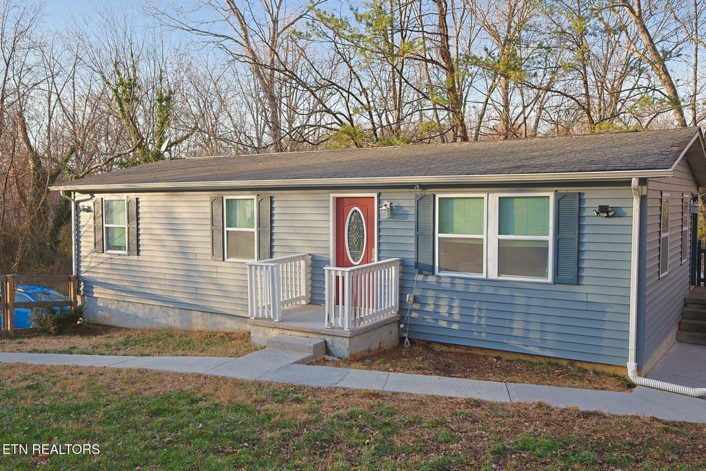 Photo of 1104 Stony Point Rd, Knoxville, TN 37914 (MLS # 1325618)