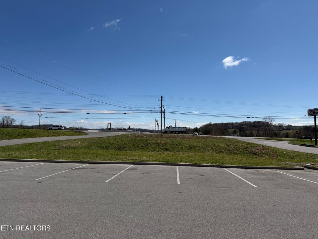 Photo of 402 S Broad St, New Tazewell, TN 37825 (MLS # 1333965)