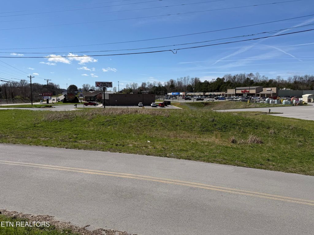 Photo of 402 S Broad St, New Tazewell, TN 37825 (MLS # 1333965)