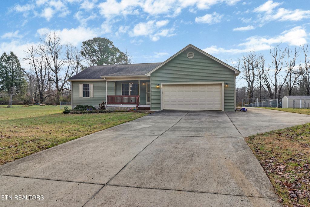 Photo of 365 E Mayland Drive, Crossville, TN 38571 (MLS # 1324450)