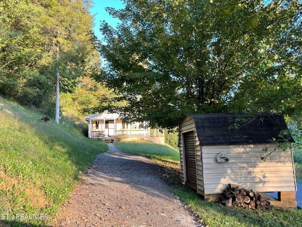 Photo of 613 Pine Hill Rd, Tazewell, TN 37879 (MLS # 1279322)