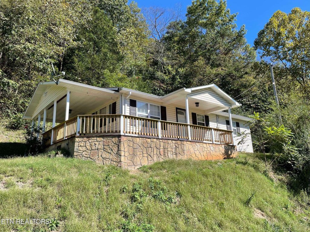 Photo of 613 Pine Hill Rd, Tazewell, TN 37879 (MLS # 1279322)