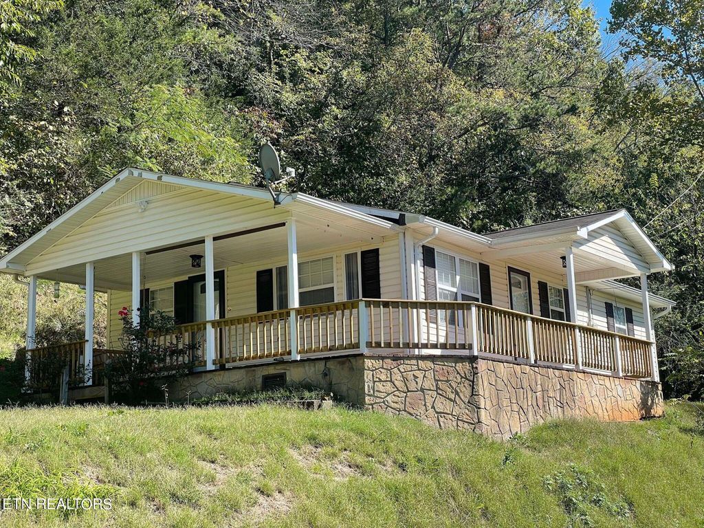 Photo of 613 Pine Hill Rd, Tazewell, TN 37879 (MLS # 1279322)