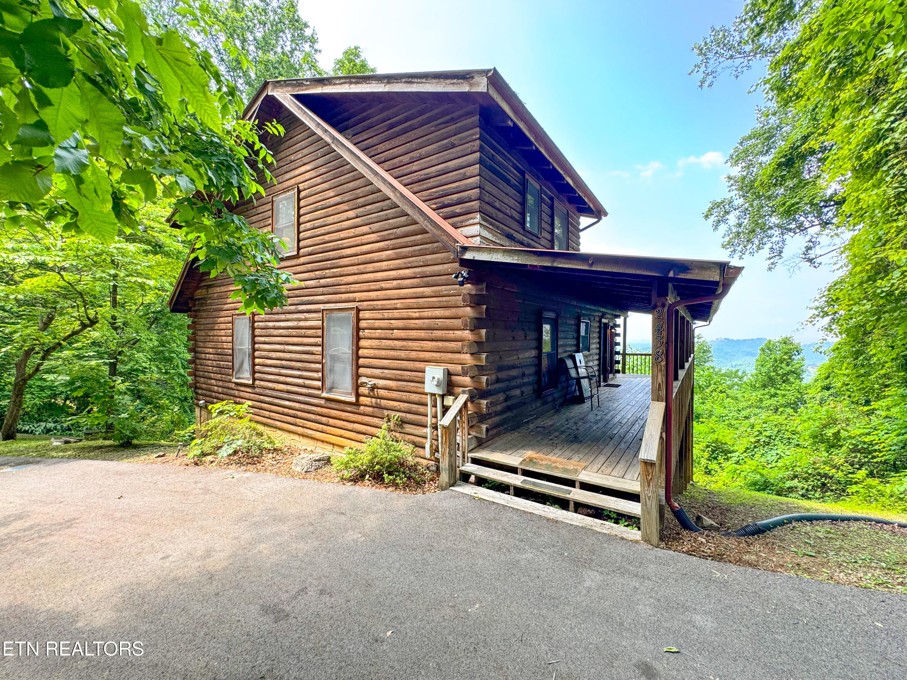2438 Walnut Ridge Way