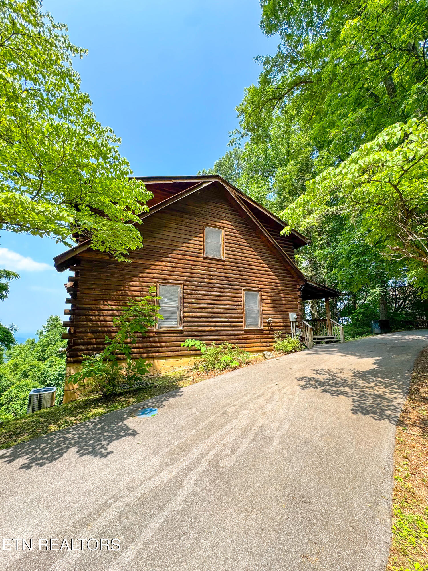 2438 Walnut Ridge Way