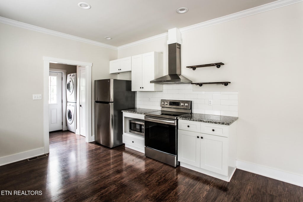 Photo of 2510 E Glenwood Ave, Knoxville, TN 37917 (MLS # 1348585)