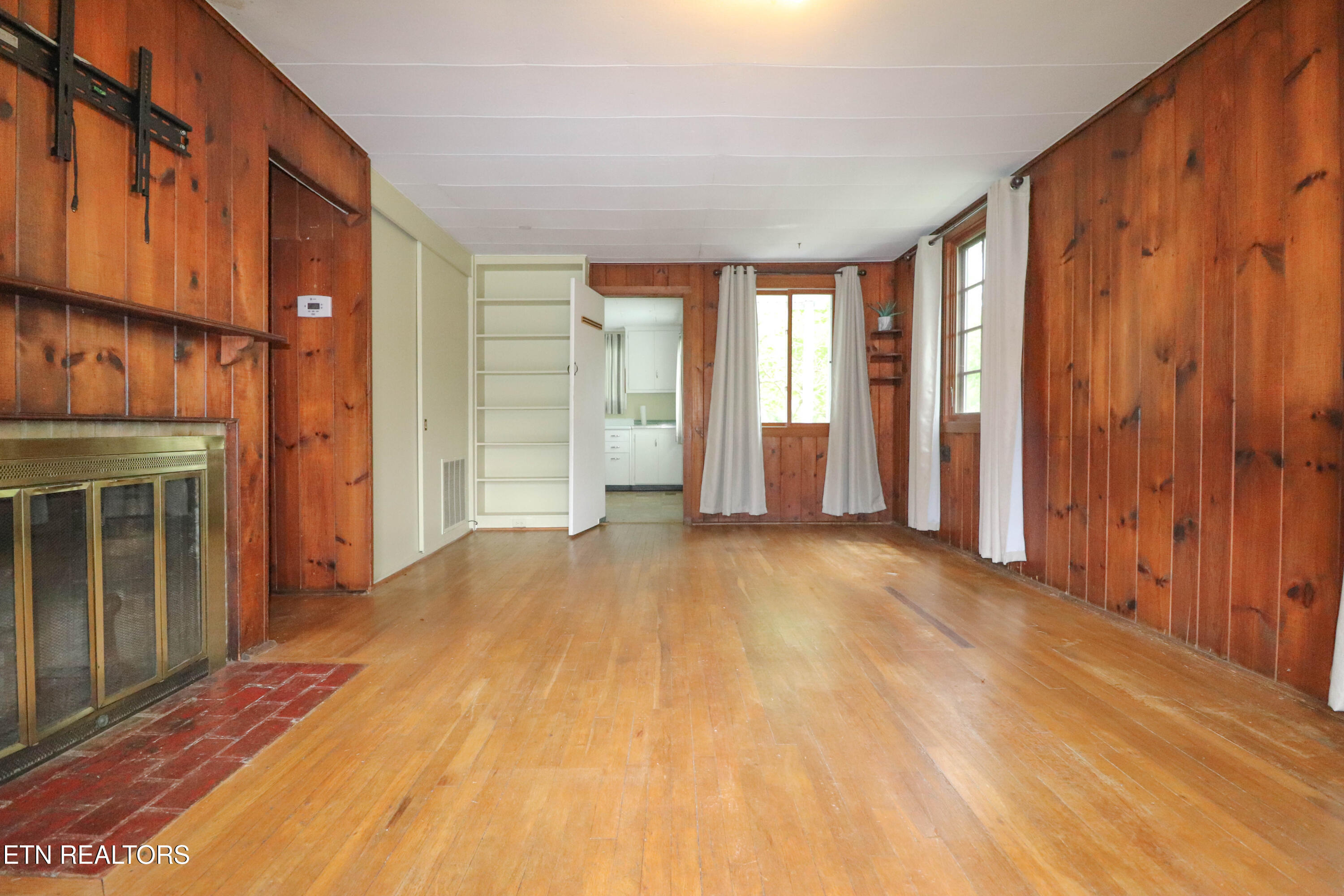 43 W Circle Rd