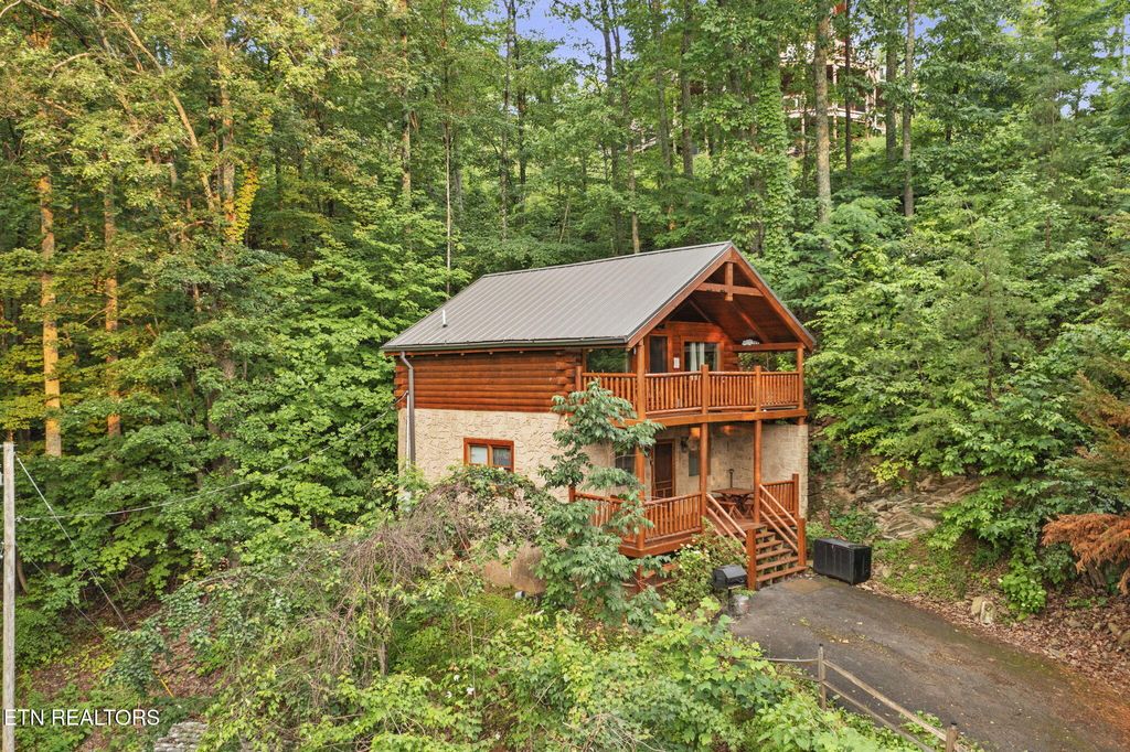 Photo of 1868 Orchard Dr Dr, Sevierville, TN 37876 (MLS # 1317203)
