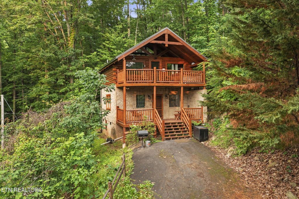 Photo of 1868 Orchard Dr Dr, Sevierville, TN 37876 (MLS # 1317203)