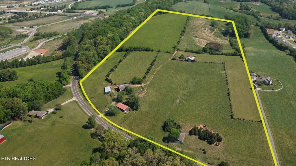 Photo of 442 Oakland Rd, Sweetwater, TN 37874 (MLS # 1339160)