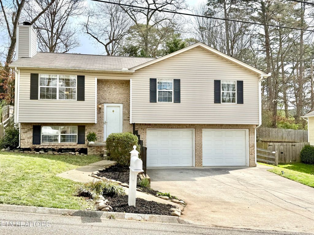 Photo of 1428 Waynesboro Lane, Knoxville, TN 37923 (MLS # 1333708)