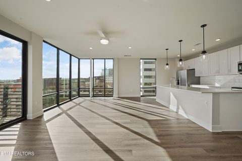 Photo of 327 W Summit Hill Drive #614, Knoxville, TN 37902 (MLS # 1335687)