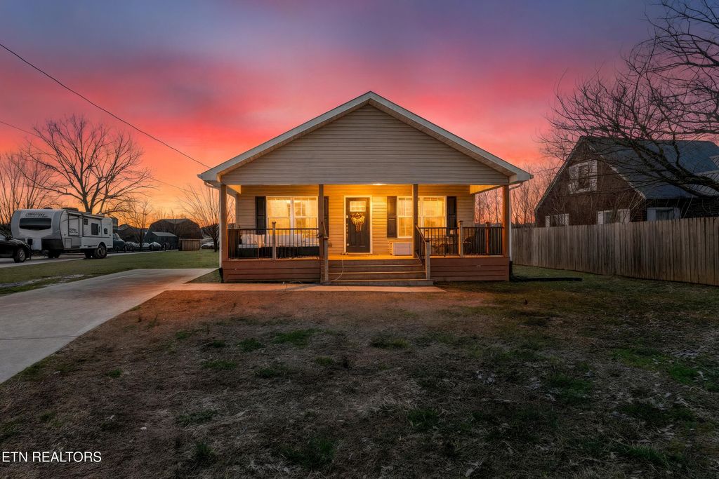 Photo of 503 Englewood Rd, Madisonville, TN 37354 (MLS # 1330144)