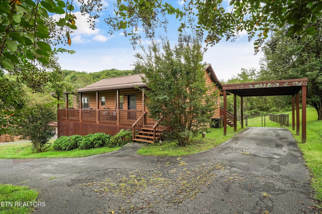 Photo of 1417 Tiffany Cove Way, Sevierville, TN 37862 (MLS # 1356831)