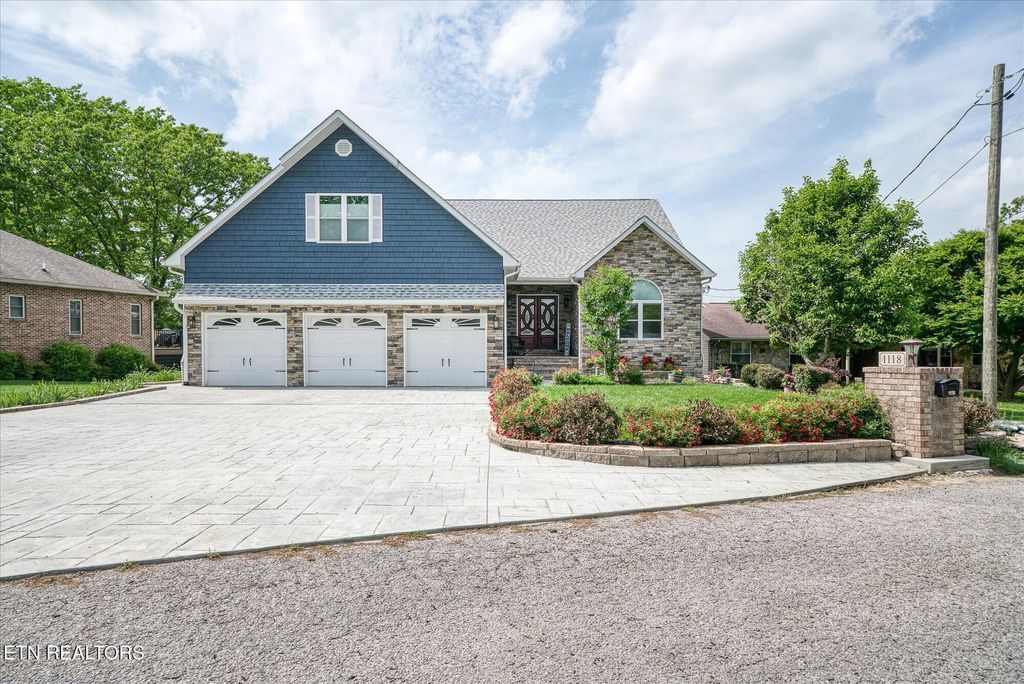 Photo of 1118 Hileah Drive, Crossville, TN 38572 (MLS # 1301567)