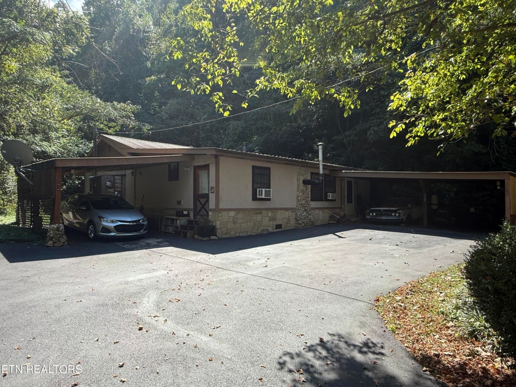 Photo of 1069 Bryan View Rd, Sevierville, TN 37862 (MLS # 1355993)