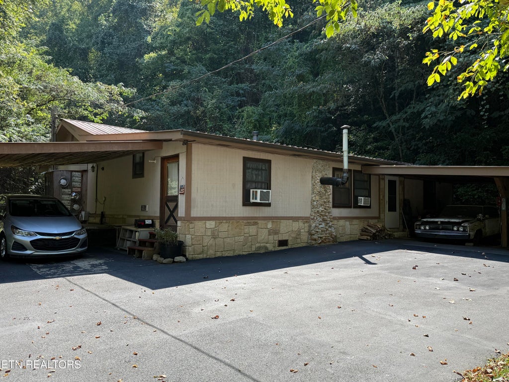Photo of 1069 Bryan View Rd, Sevierville, TN 37862 (MLS # 1355993)
