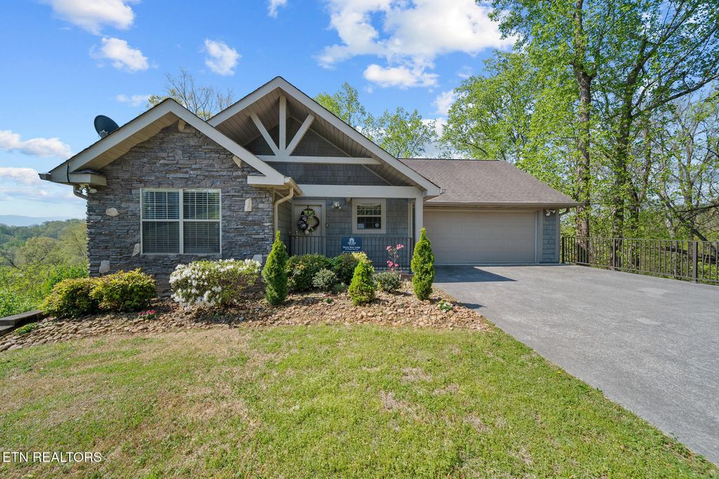 Photo of 405 Maggie Mack Lane Ln, Sevierville, TN 37862 (MLS # 1320407)