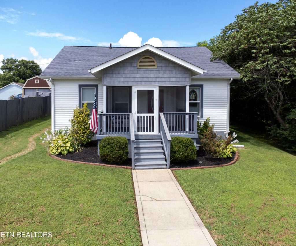 Photo of 804 McCaslin Ave, Sweetwater, TN 37874 (MLS # 1348626)