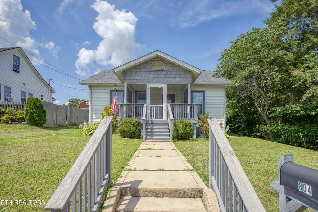 Photo of 804 McCaslin Ave, Sweetwater, TN 37874 (MLS # 1348626)