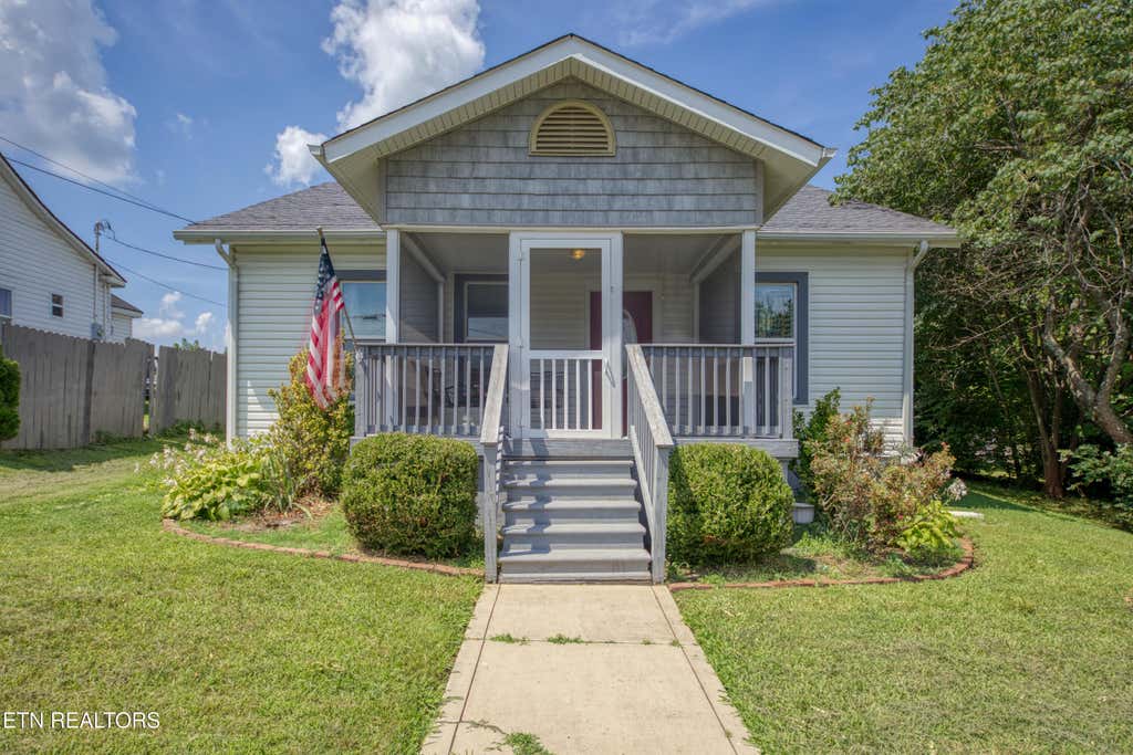 Photo of 804 McCaslin Ave, Sweetwater, TN 37874 (MLS # 1348626)