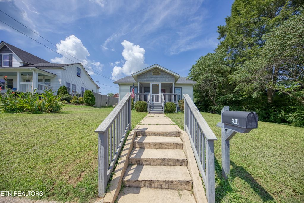 Photo of 804 McCaslin Ave, Sweetwater, TN 37874 (MLS # 1348626)