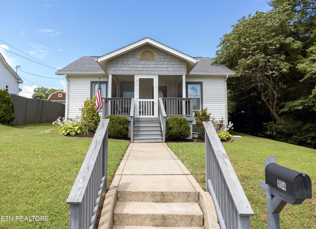 Photo of 804 McCaslin Ave, Sweetwater, TN 37874 (MLS # 1348626)