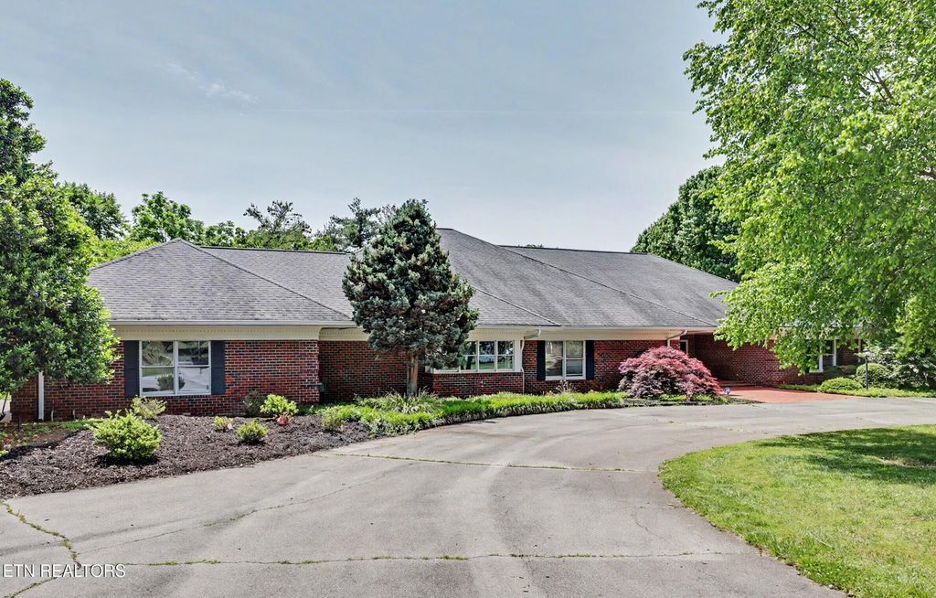 Photo of 1320 Dunbarton Drive, Maryville, TN 37803 (MLS # 1339512)