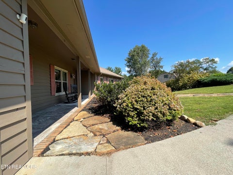 Tiny photo for 103 Farmington Place, Clinton, TN 37716 (MLS # 1355796)